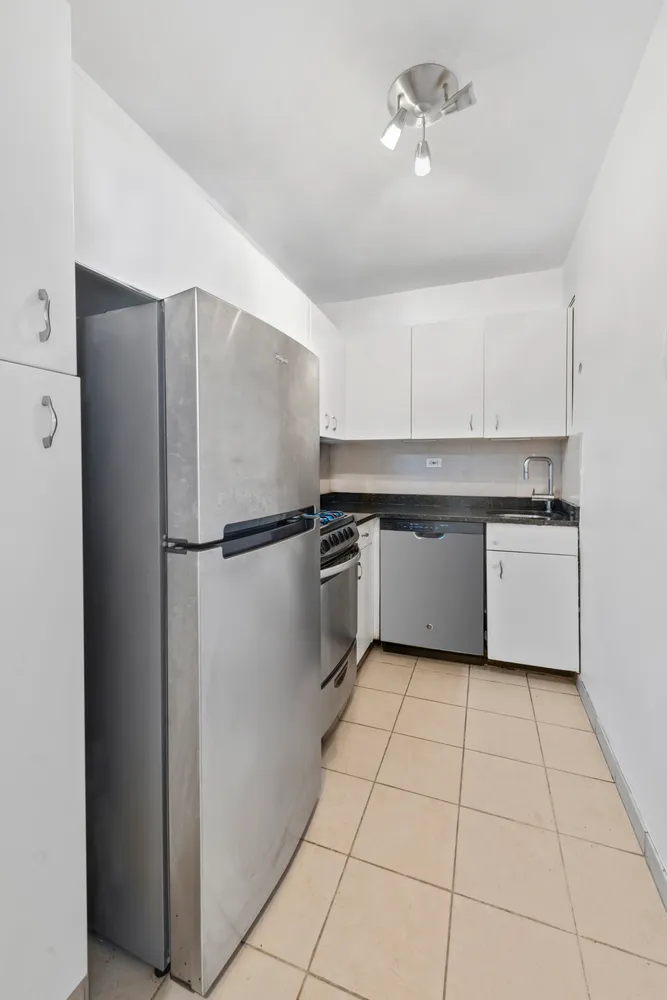 $700,000 | 411 East 53rd Street, Unit 3B | Sutton Place