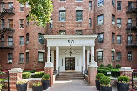 $700,000 | 50 Lefferts Avenue, Unit 6J | Prospect Lefferts Gardens