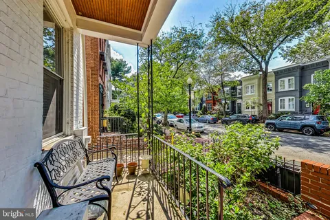 $1,200,000 | 524 10th Street Southeast, Washington, DC 20003