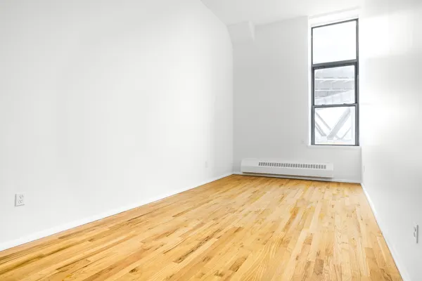 $5,800 | 204 Huntington Street, Unit 3E | Carroll Gardens