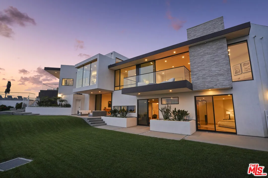 $18,950,000 | 32357 Pacific Coast Highway, Malibu, CA 90265