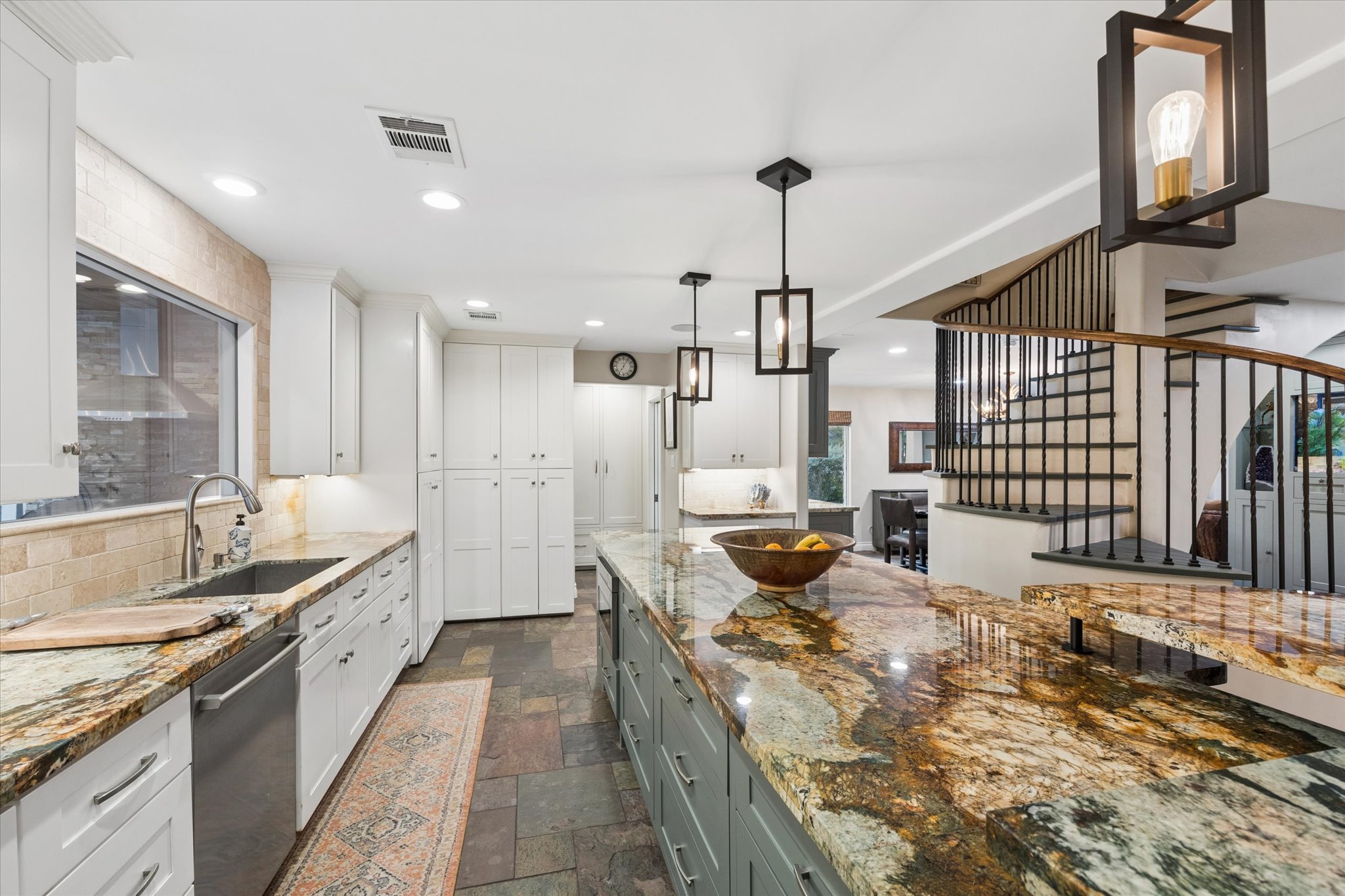13723 Taylorcrest Road Houston, TX 77079 - Photo 14 of 42 Gallery Image 14