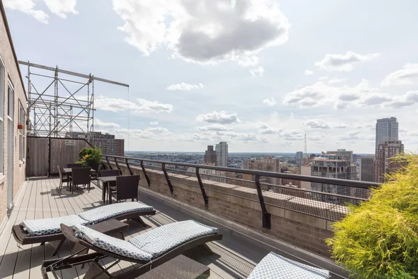 $255,000 | 111 South 15th Street, Unit 2106, Philadelphia, PA 19102