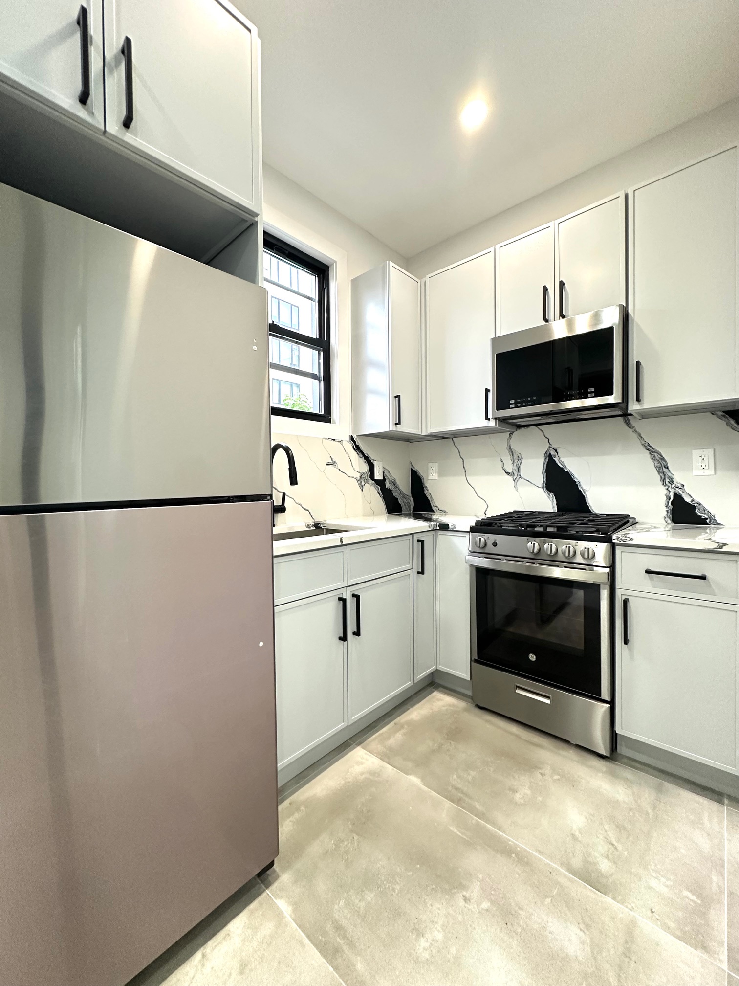 38-18 32nd Street, Unit 2 Queens, NY 11101 - Photo 5 of 8