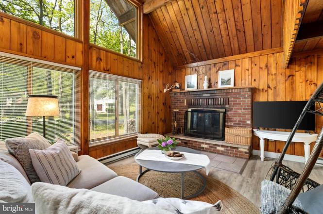 214 Coach Road Tobyhanna, PA 18466 - Photo 3 of 39