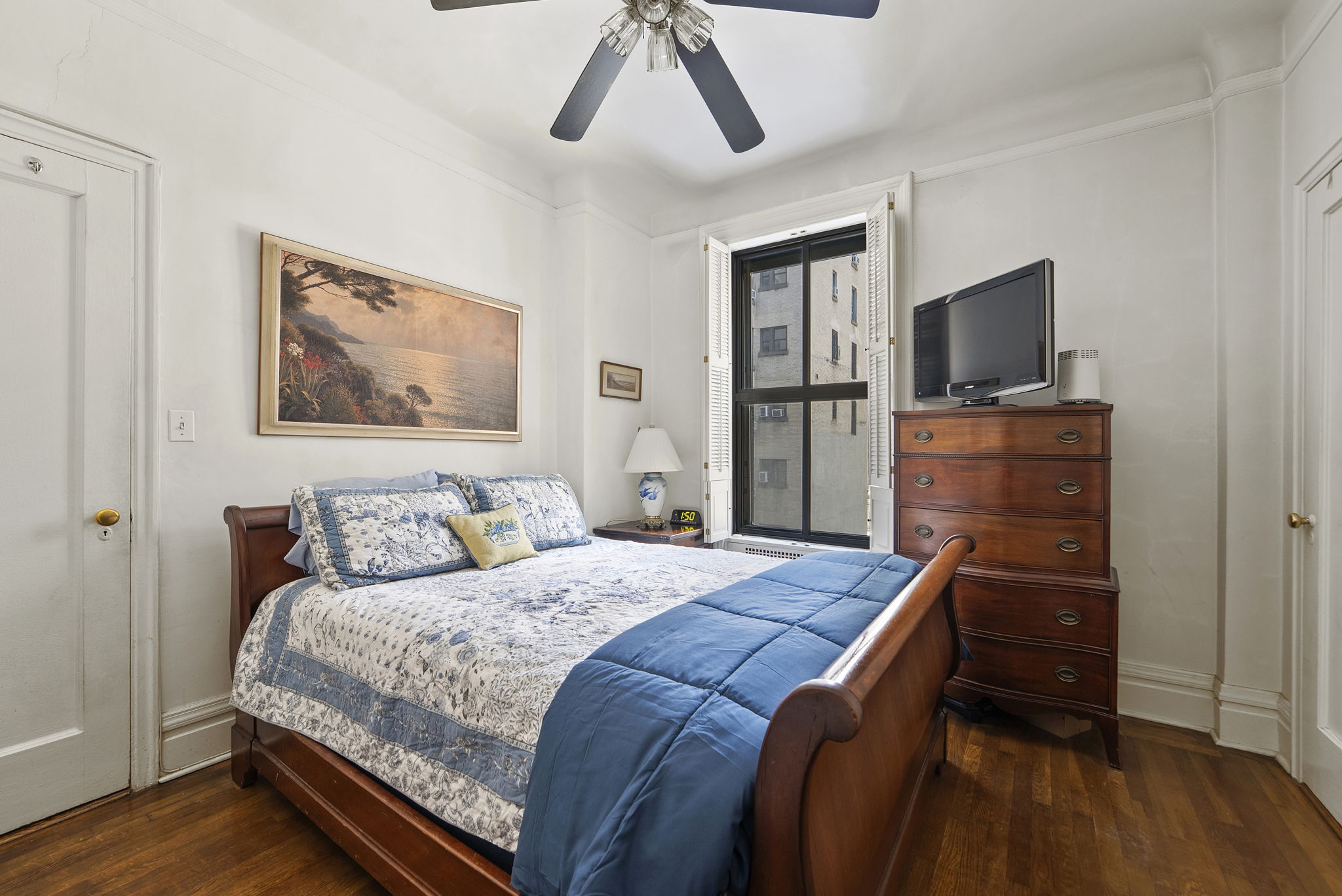 205 West 54th Street, Unit 5F Manhattan, NY 10019 - Photo 8 of 9 Gallery Image 8