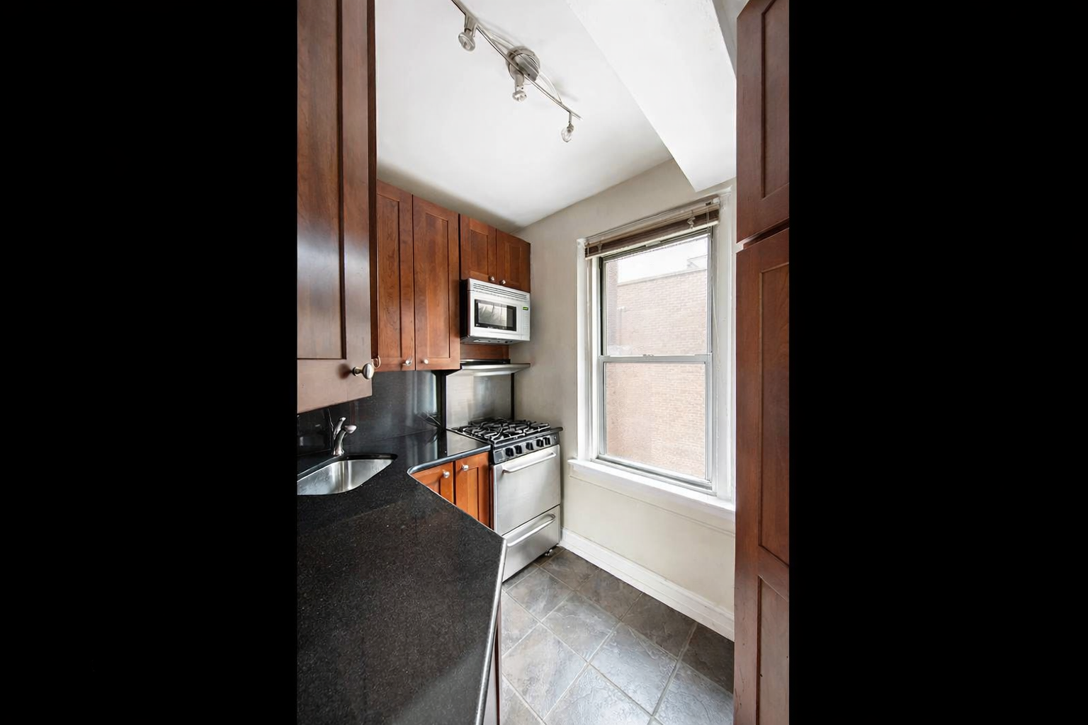 70 Remsen Street, Unit 9D Brooklyn, NY 11201 - Photo 7 of 10