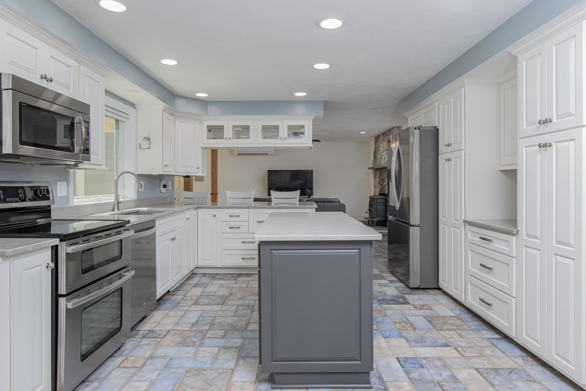 4 Upton Street Dunstable, MA 01827 - Photo 6 of 40