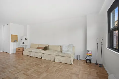 $665,000 | 230 East 15th Street, Unit 6C | Gramercy