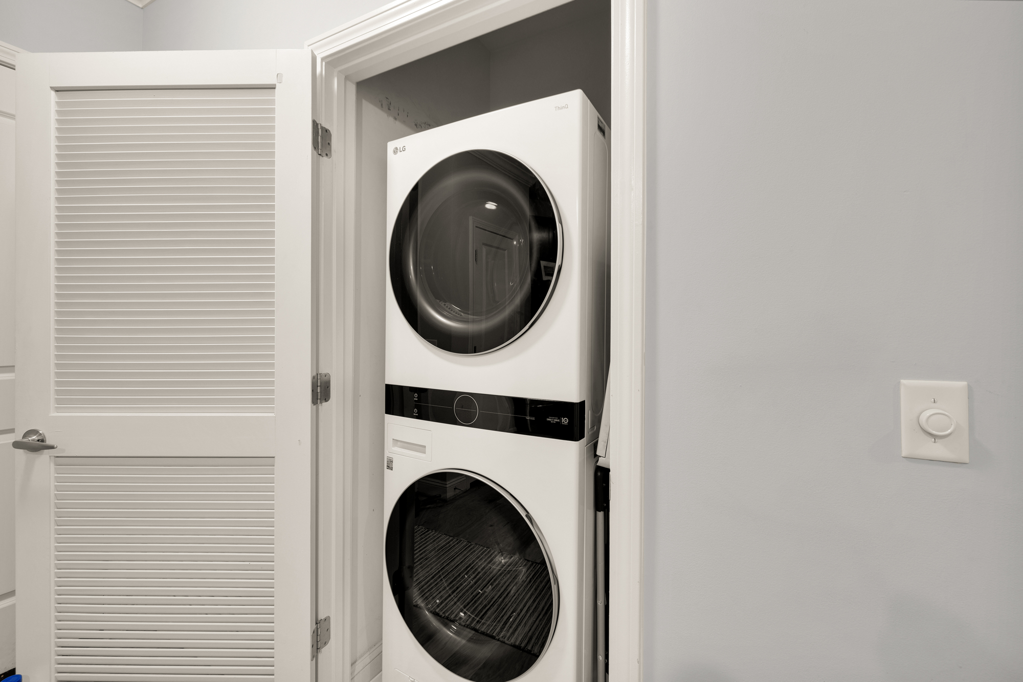 1391 Pennsylvania Ave. Southeast, Unit 324 Washington, DC 20003 - Photo 21 of 33 a view of a hallway with washer and dryer