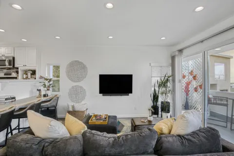 $1,399,000 | 4110 Vanetta Place, Studio City, CA 91604