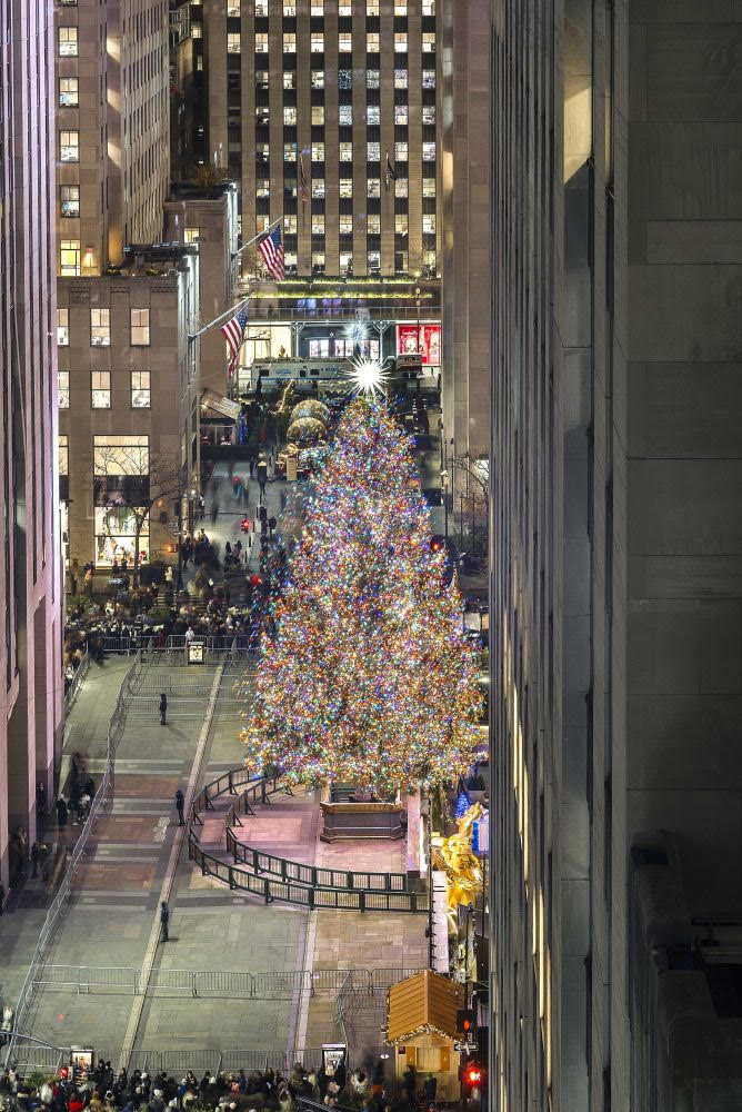 18 West 48th Street, Unit 12E Manhattan, NY 10036 - Photo 3 of 10 a city view