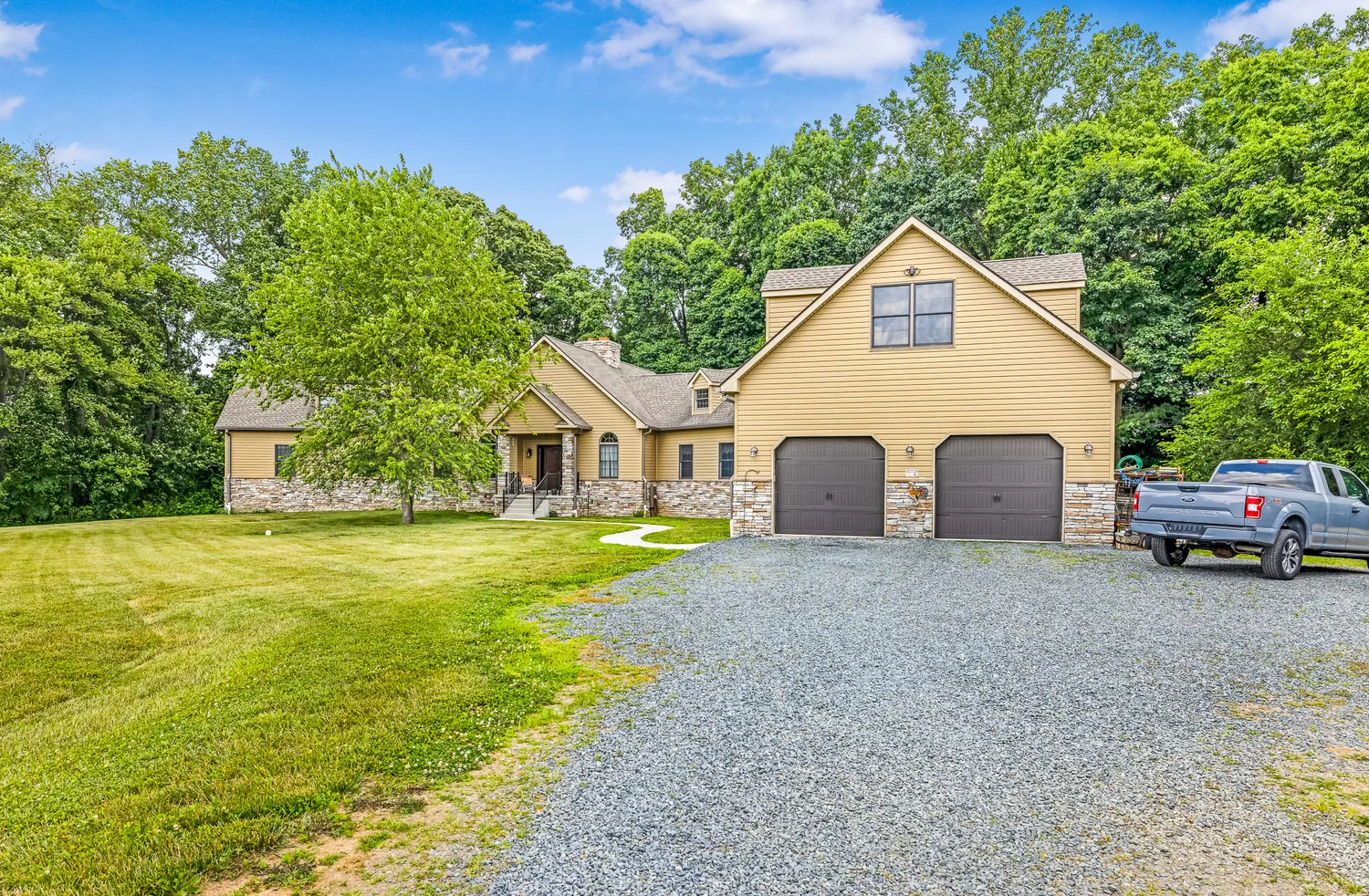 a view of a house with backyard and sitting area