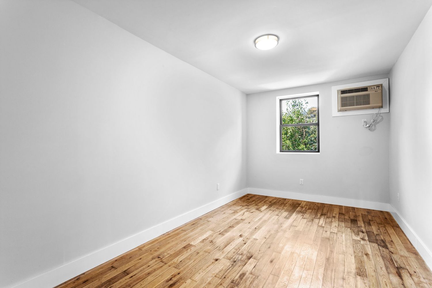 791 Lexington Avenue, Unit 2 Brooklyn, NY 11221 - Photo 11 of 19 an empty room with a window