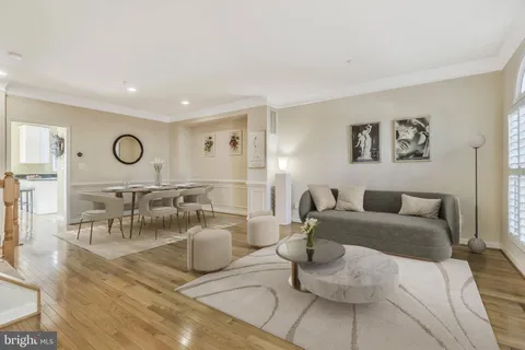 $925,000 | 8847 Ashgrove House Lane, Vienna, VA 22182