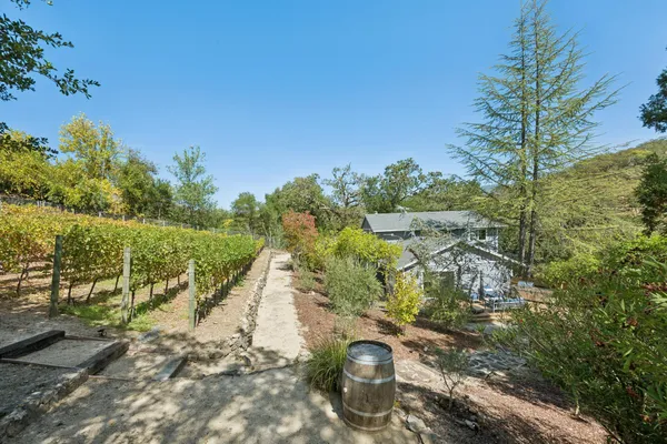 $1,627,000 | 14072 Arnold Drive, Glen Ellen, CA 95442