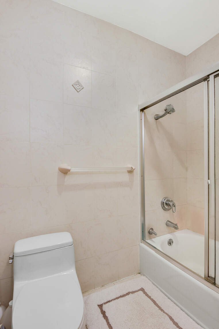 585 Warren Street, Unit 2 Brooklyn, NY 11217 - Photo 10 of 12 a bathroom with a toilet and a bathtub