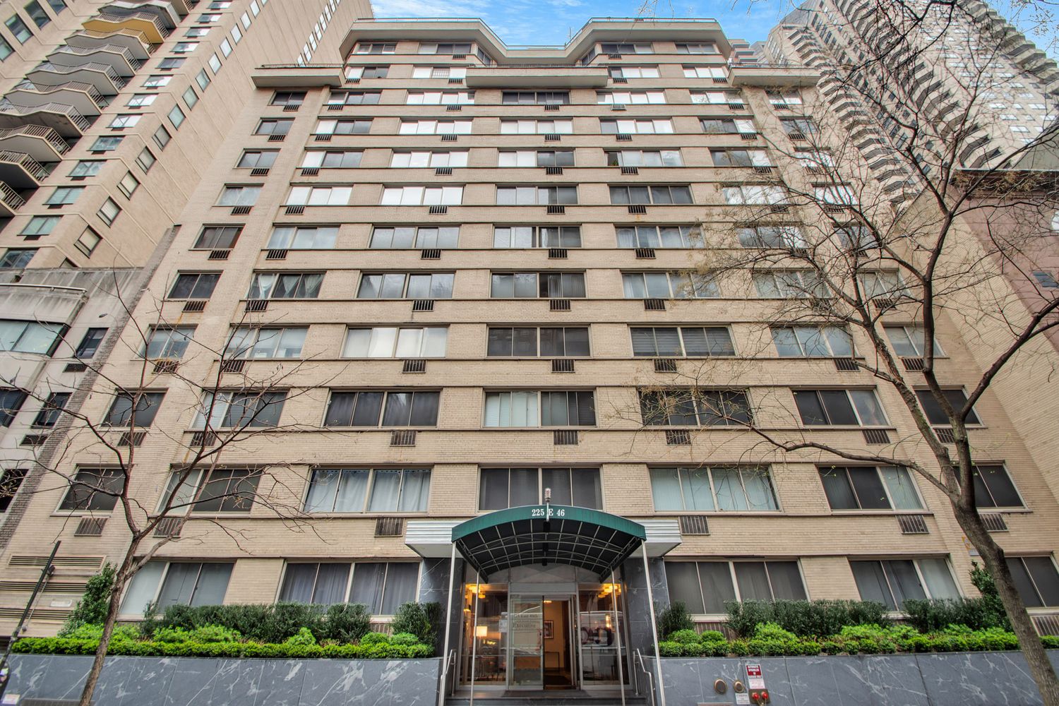 225 East 46th Street, Unit 4K Manhattan, NY 10017 - Photo 13 of 14 a front view of a building