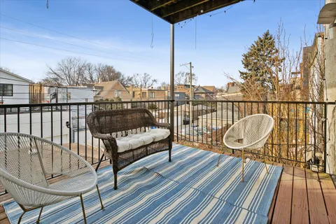 $570,000 | 3806 North Damen Avenue, Unit 2, Chicago, IL 60618