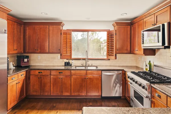 $1,249,000 | 3965 Moore Street, Unit 104, Los Angeles, CA 90066