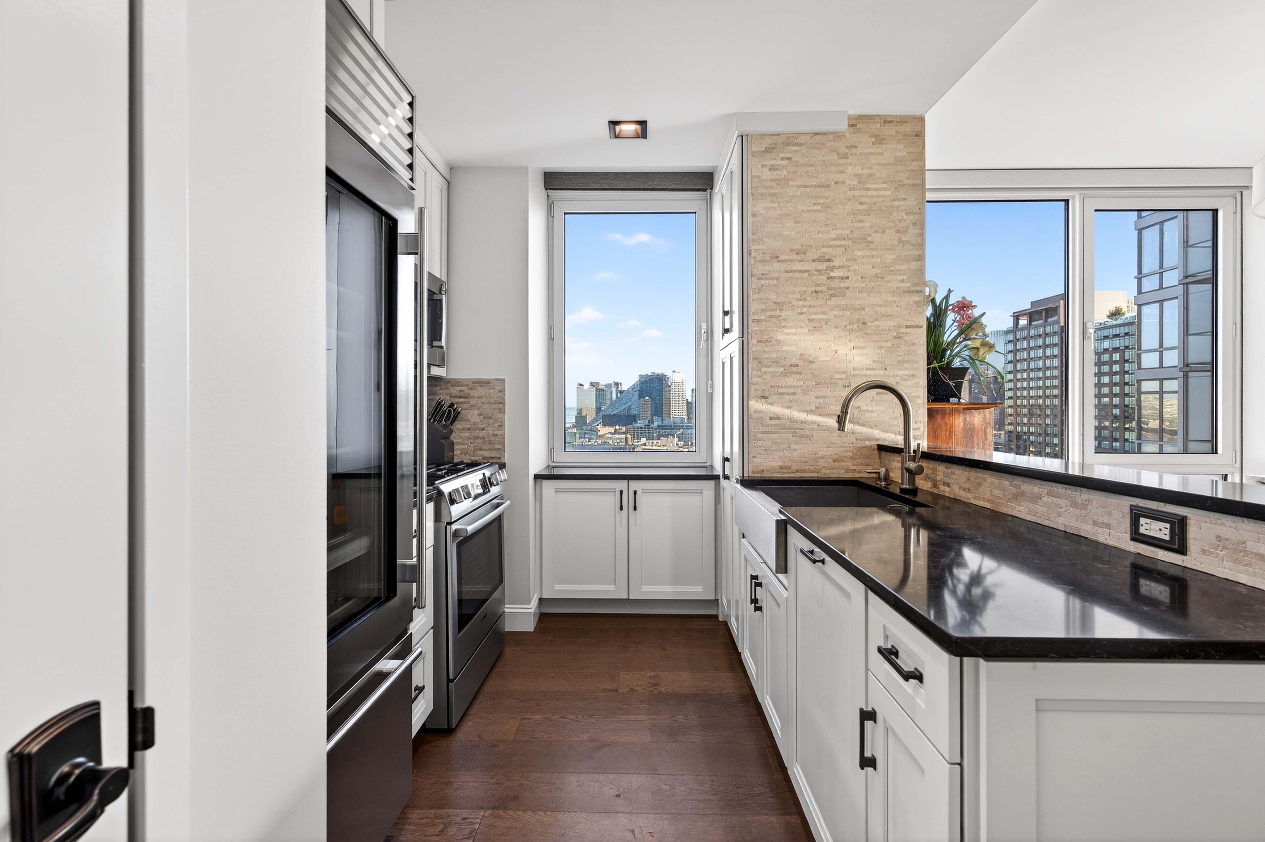 635 West 42nd Street, Unit 23E Manhattan, NY 10036 - Photo 6 of 22