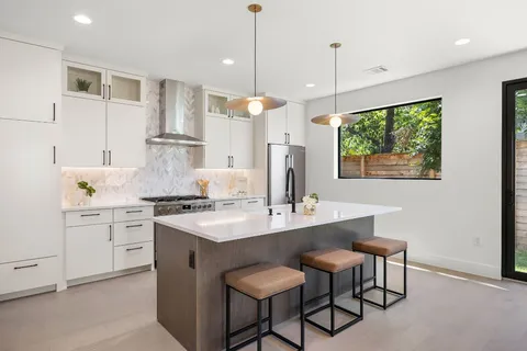 $1,275,000 | 2201 East 16th Street, Austin, TX 78702