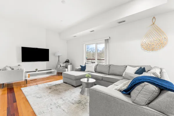 $1,299,000 | 310 Hammond Pond Parkway, Unit 301, Chestnut Hill, MA 02467
