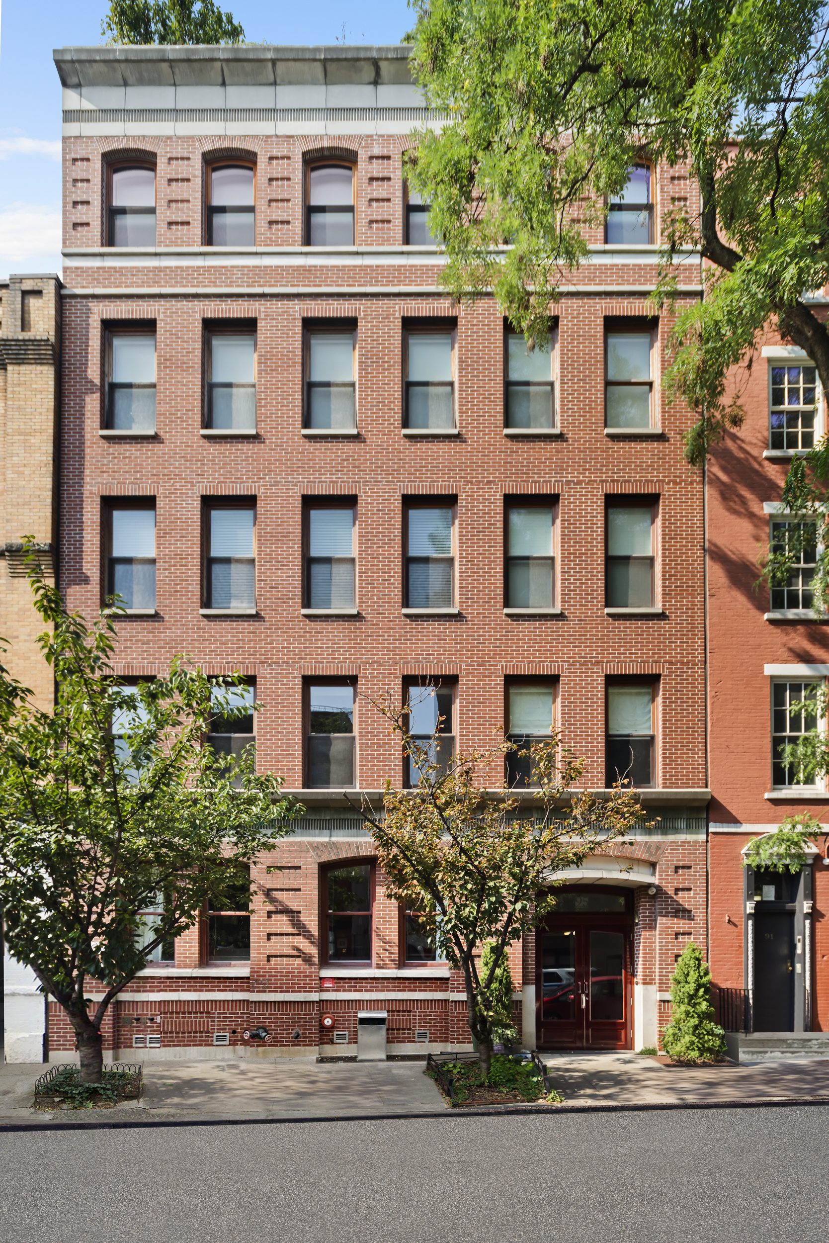 95 Charles Street, Unit TH Manhattan, NY 10014 - Photo 28 of 29 front view of a building