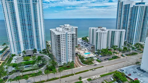 $1,100,000 | 2751 South Ocean Drive, Unit 404N, Hollywood, FL 33019