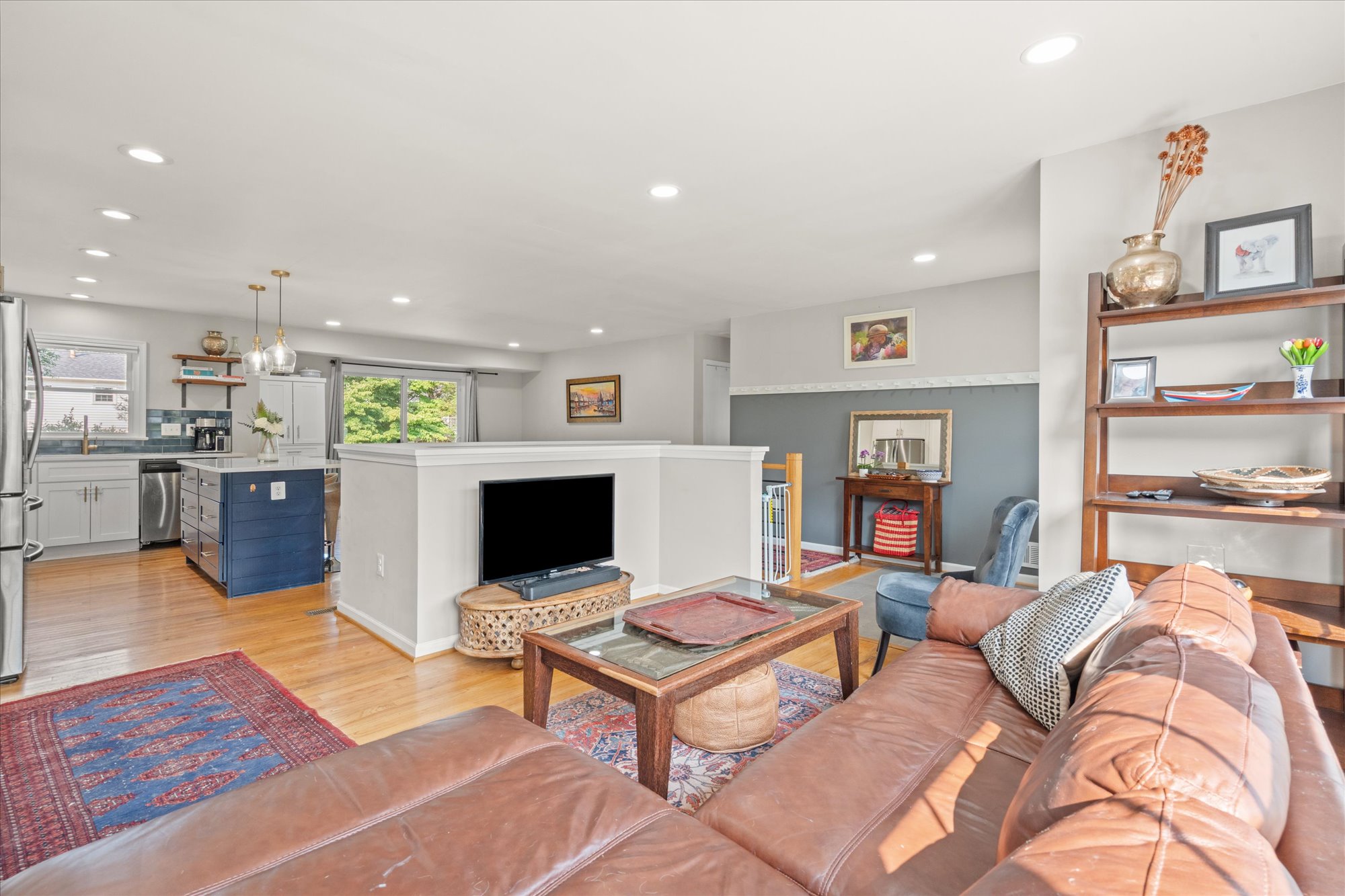 5602 Ashfield Road Alexandria, VA 22315 - Photo 5 of 59 Gallery Image 5