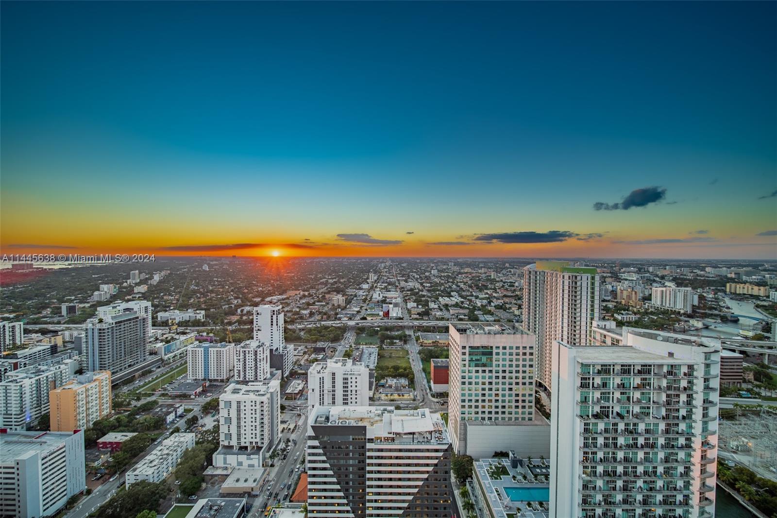 88 Southwest 7th Street, Unit PH4303 Miami, FL 33130 - Photo 62 of 97