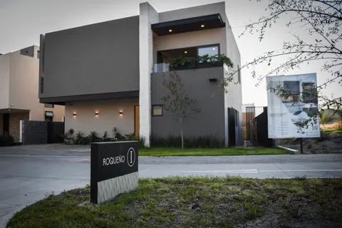 $670,000 | Avenida La Espiga Roqueño 1, Santiago de Querétaro, Mexico 76146