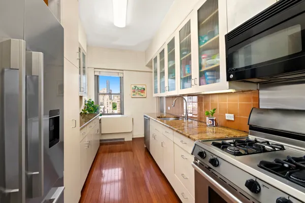 $3,385,000 | 650 Park Avenue, Unit 18C | Lenox Hill