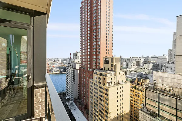 515 East 72nd Street, Unit 22E Manhattan, NY 10021 - Photo 3 of 18 a view of a balcony with city view