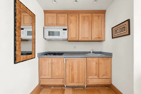 $475,000 | 225 Central Park West, Unit 916 | Upper West Side