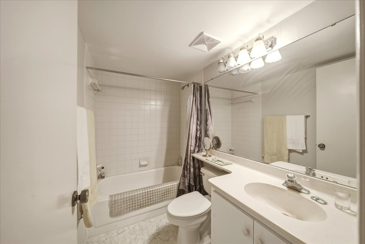 1711 Pelican Cove Road, Unit 341 Sarasota, FL 34231 - Photo 24 of 31