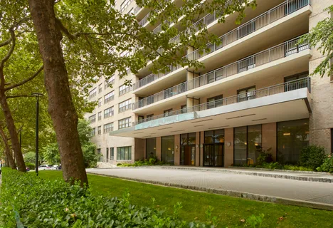 $895,000 | 140 West End Avenue, Unit 9J | Upper West Side