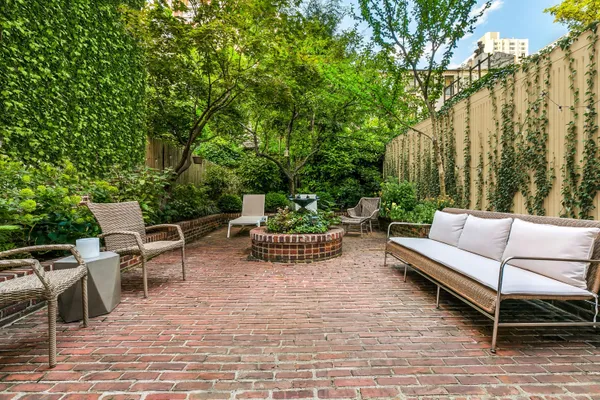 $75,000 | 209 East 61st Street | Lenox Hill