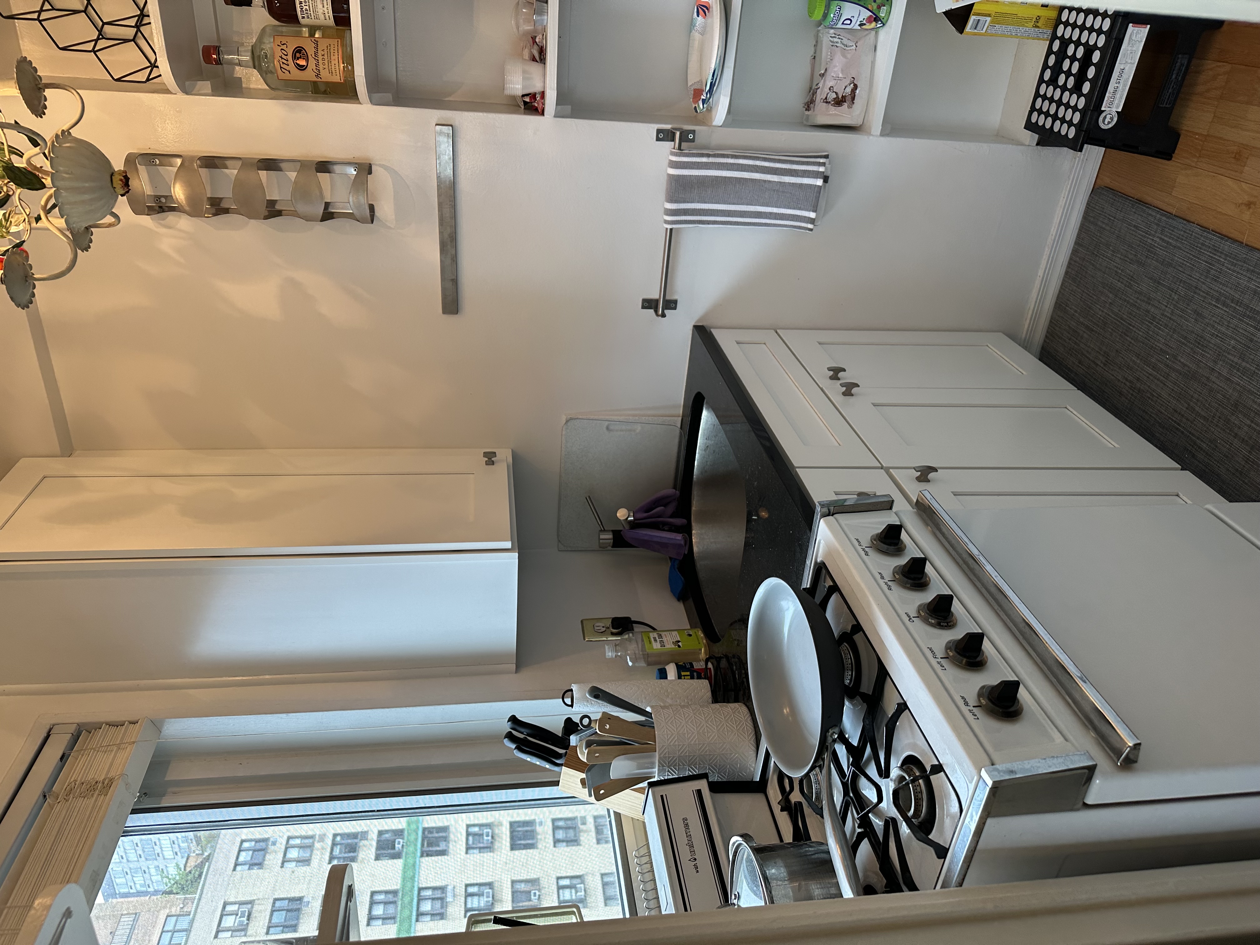 315 East 69th Street, Unit 12E Manhattan, NY 10021 - Photo 6 of 12