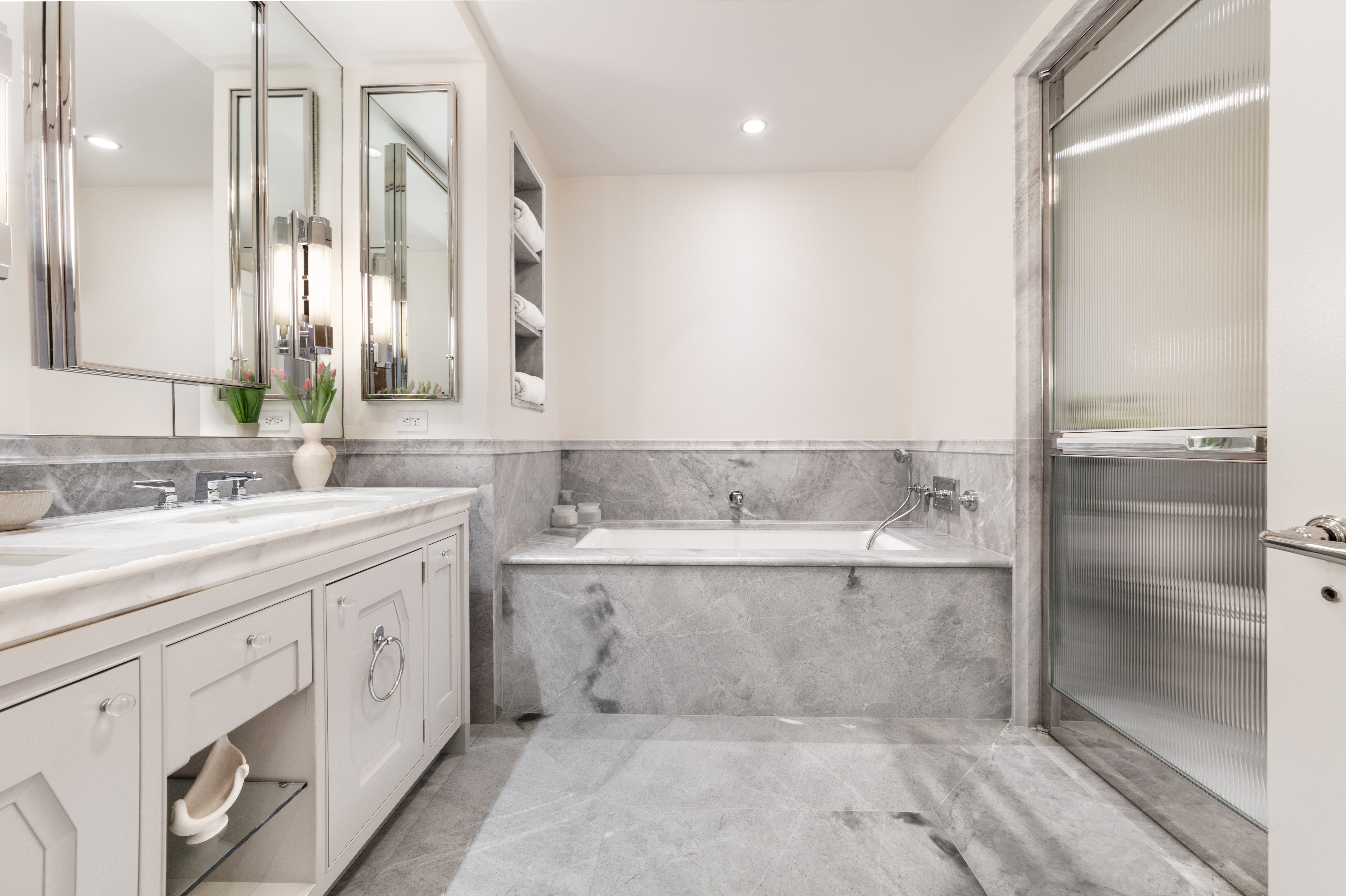 135 East 79th Street, Unit 5W Manhattan, NY 10075 - Photo 9 of 12