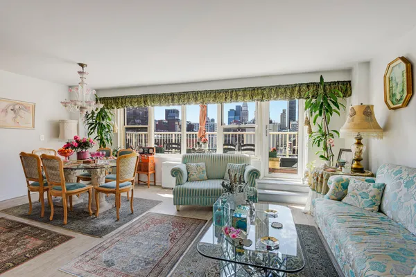 $1,560,000 | 305 East 24th Street, Unit 18C | Kips Bay