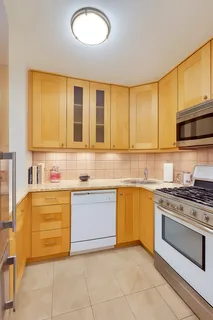 $675,000 | 305 East 24th Street, Unit 18F | Kips Bay