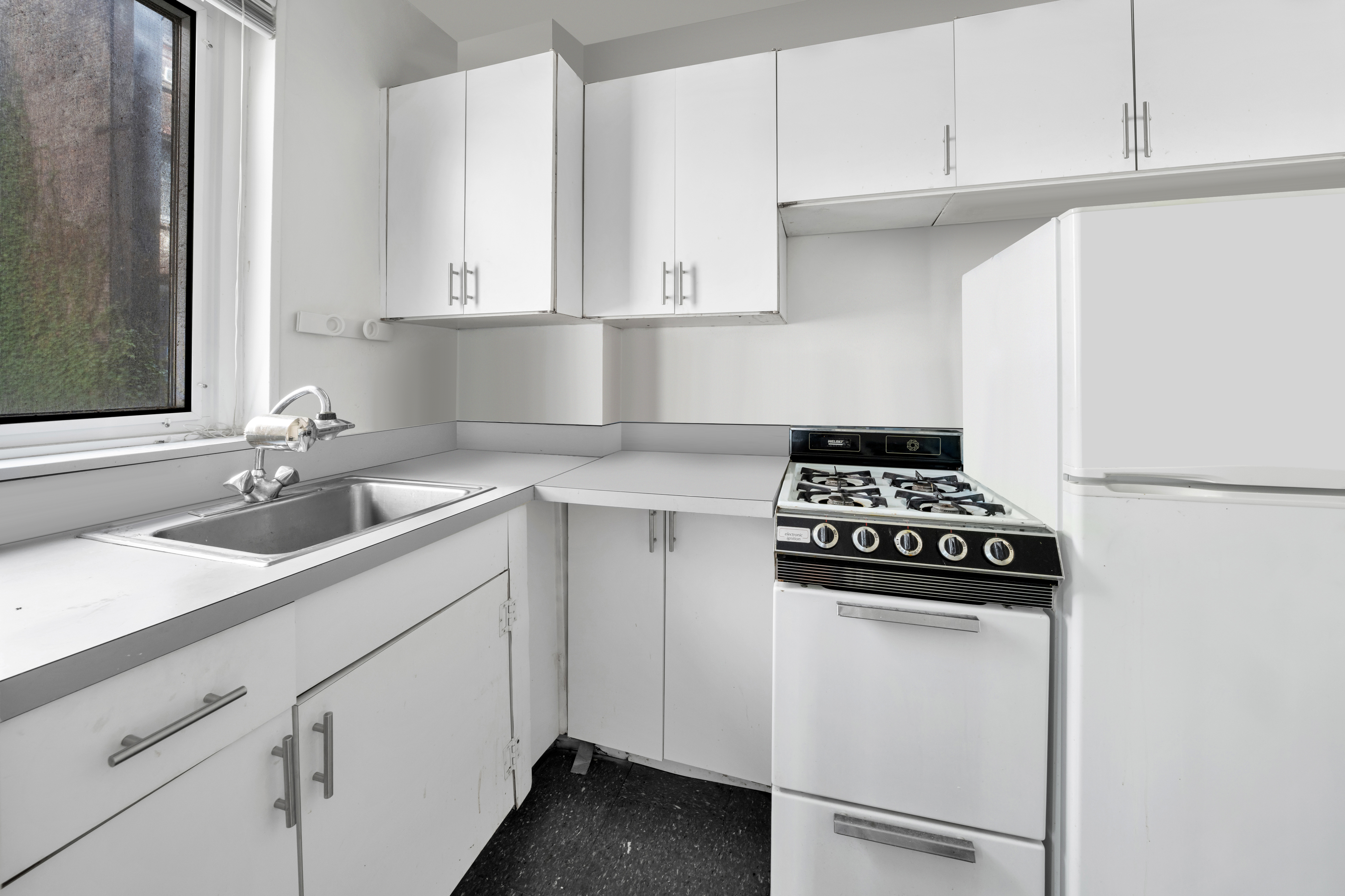 315 East 69th Street, Unit 3M Manhattan, NY 10021 - Photo 4 of 6