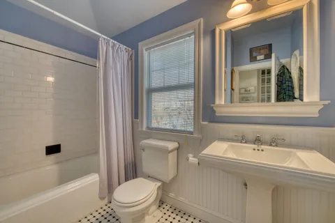 $3,000,000 | 19 Horseshoe Drive, East Hampton, NY 11937