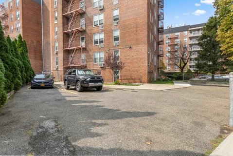 $275,000 | 68-15 Selfridge Street, Unit 3J | Forest Hills