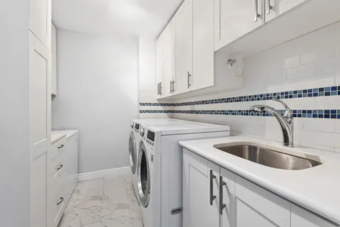 $2,495,000 | 305 East 40th Street, Unit 19CD | Murray Hill