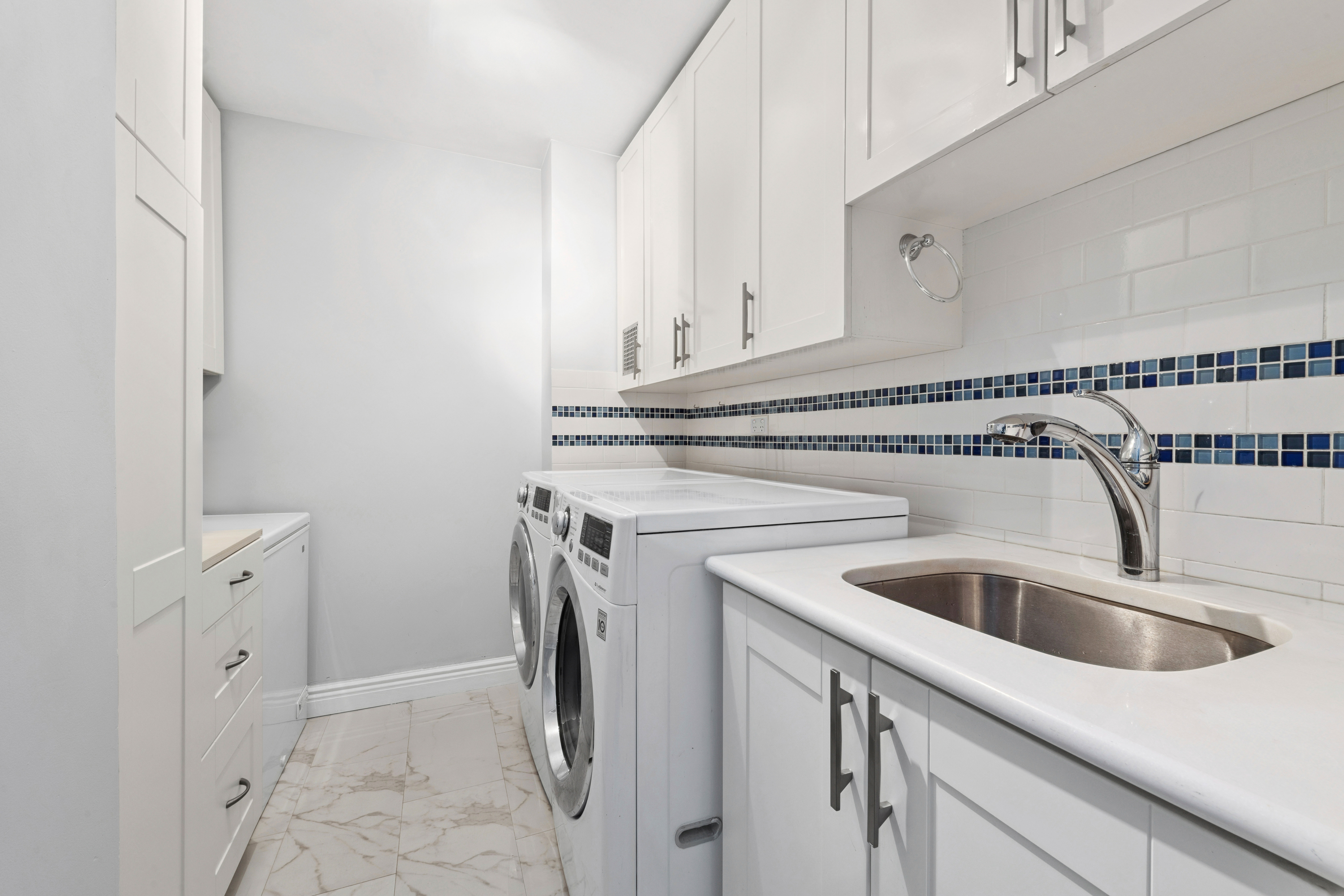 305 East 40th Street, Unit 19CD Manhattan, NY 10016 - Photo 10 of 16