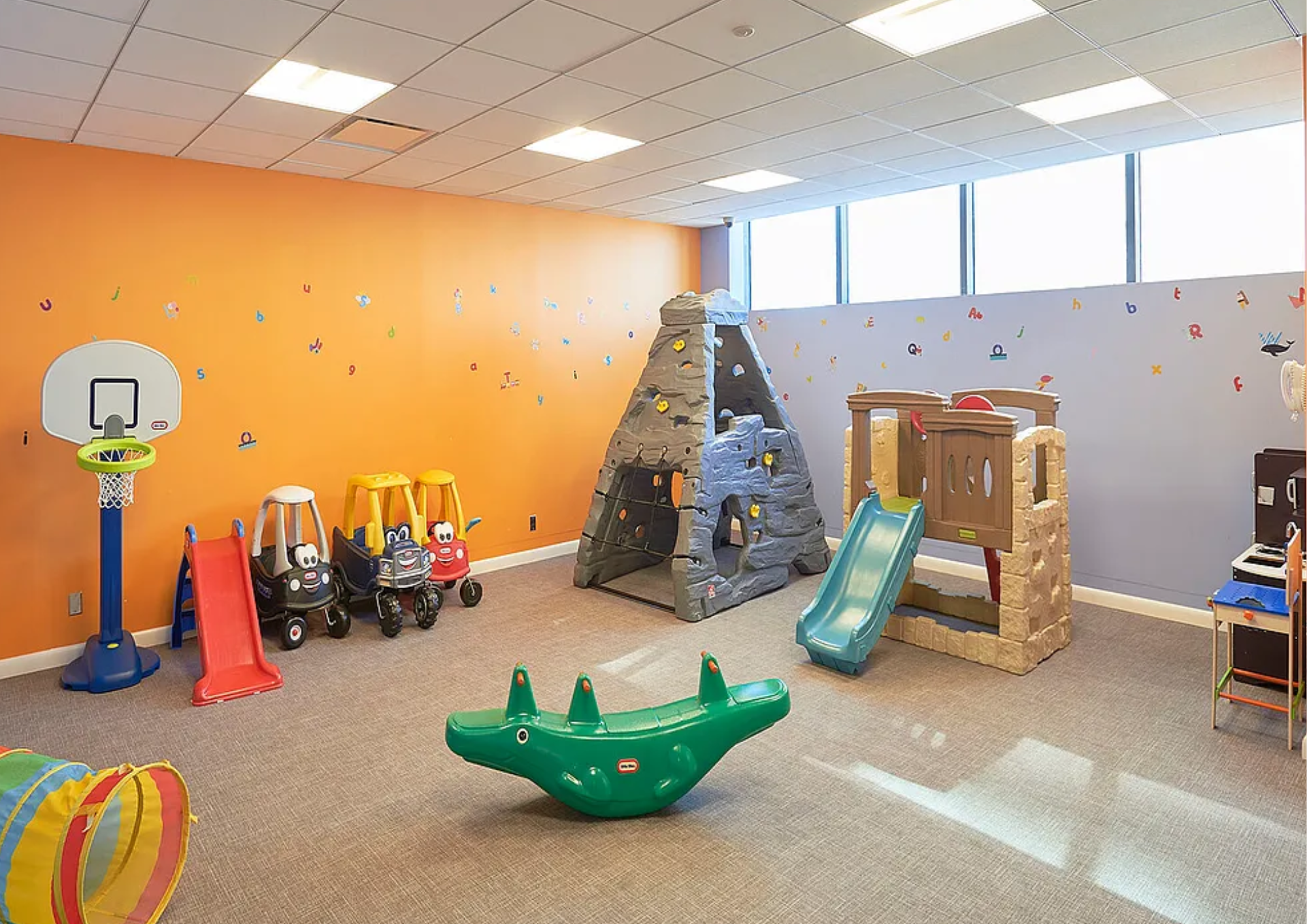 240 East 47th Street, Unit 4B Manhattan, NY 10017 - Photo 19 of 25 a room with gym equipment and a large window