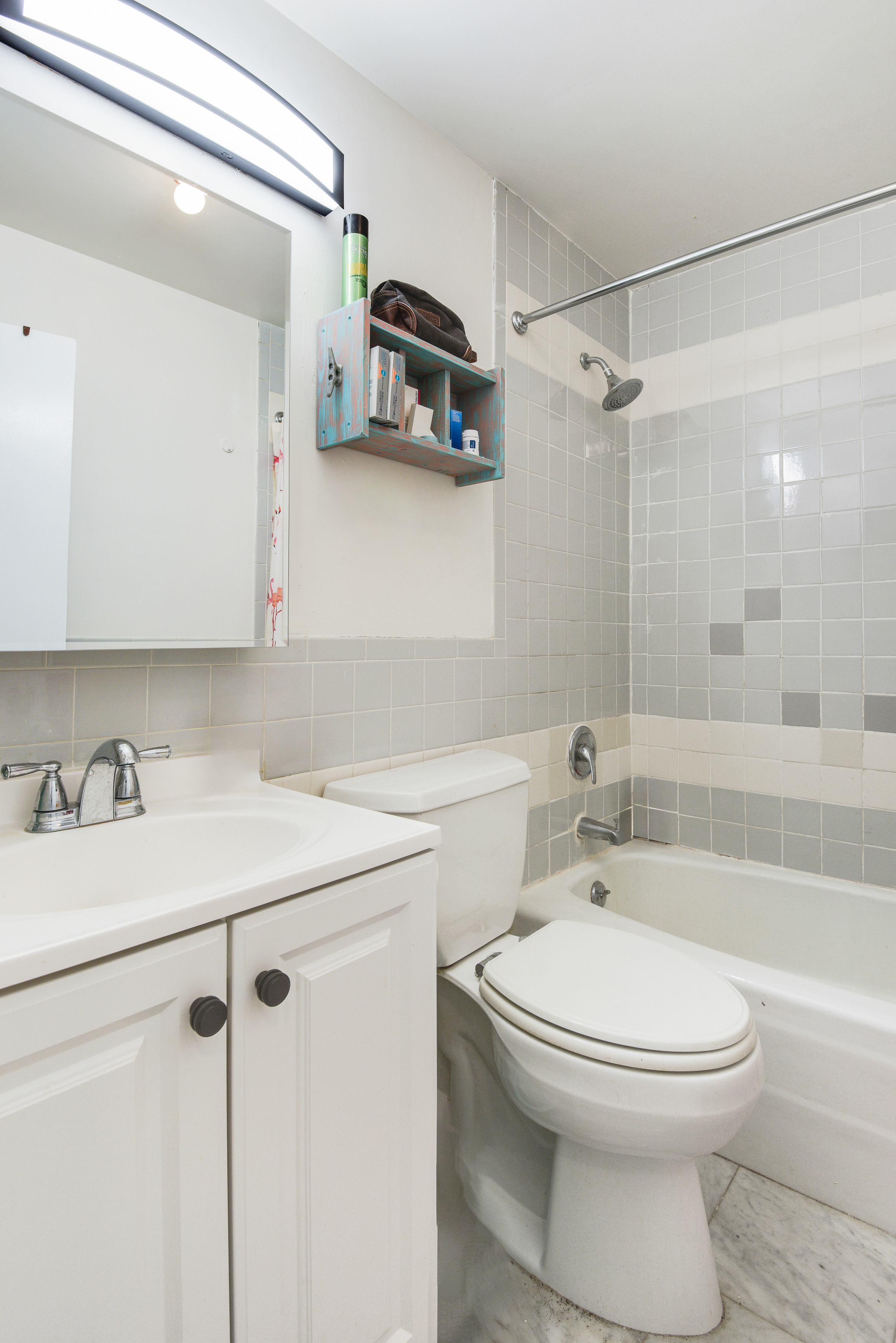 417 East 90th Street, Unit 1G Manhattan, NY 10128 - Photo 8 of 10 a bathroom with a sink a toilet and a bathtub