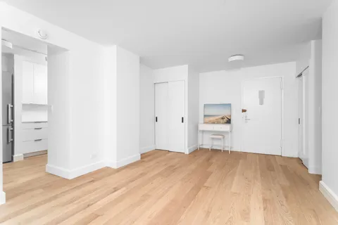 $975,000 | 150 West End Avenue, Unit 16H | Upper West Side